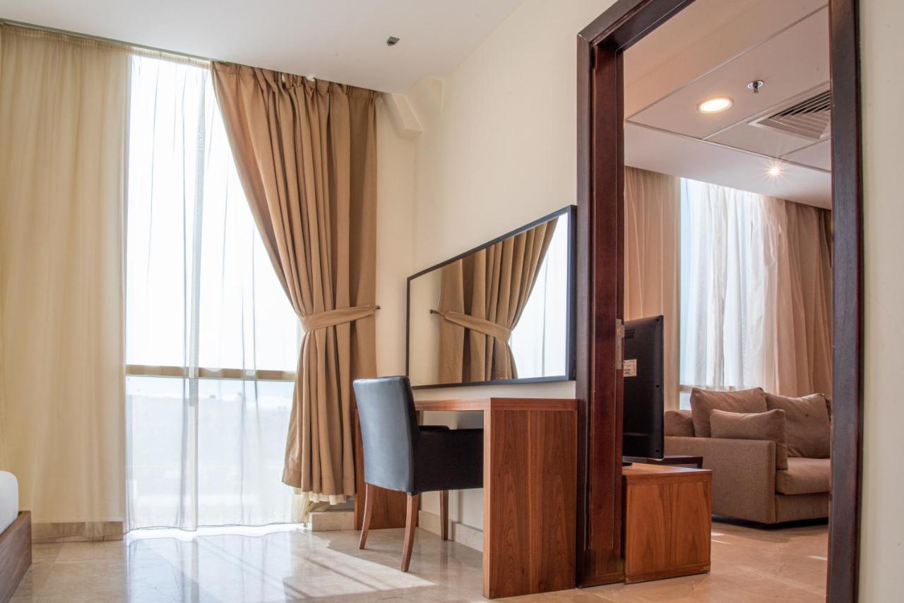 Ottoman 3*